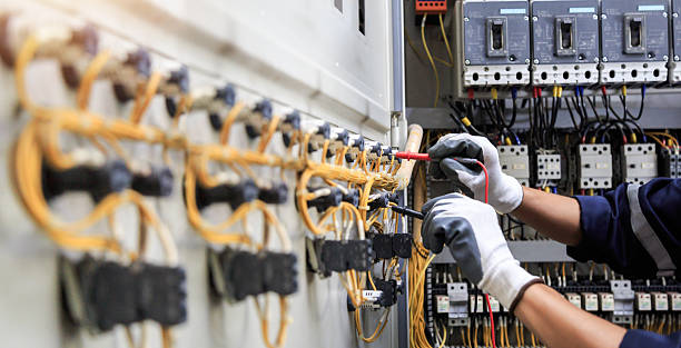 Professional Electrician technician working in Pleasant Hill, TX